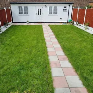 https://the-white-house-retreat.cambridgehotelsuk.com